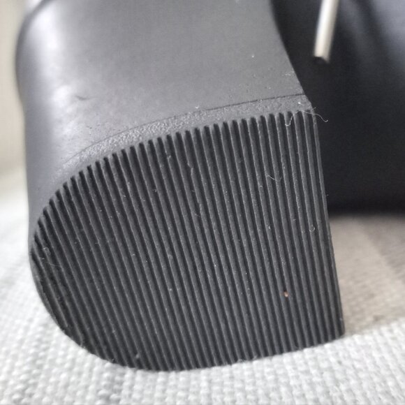 'Comfortiva' Pillow Top Memory Foam Black leather lace up New Without Box Size 8 - Picture 16 of 16